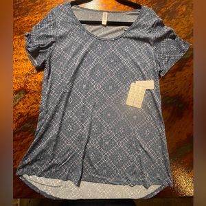 LuLaRoe Classic T-shirt. Size L.